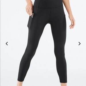 Fabletics Oasis High Waisted Pockets 7/8 NWT